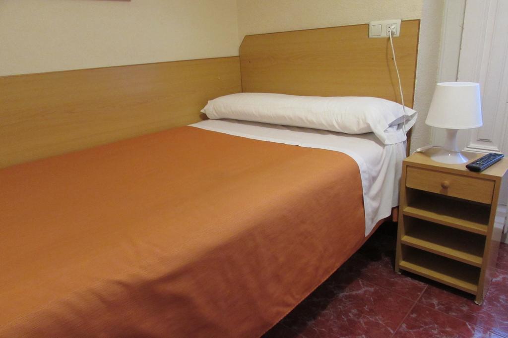 Hostal Prim Madryt Zewnętrze zdjęcie