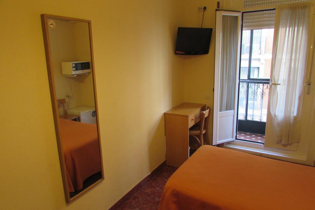 Hostal Prim Madryt Zewnętrze zdjęcie