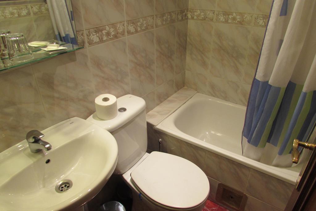 Hostal Prim Madryt Zewnętrze zdjęcie